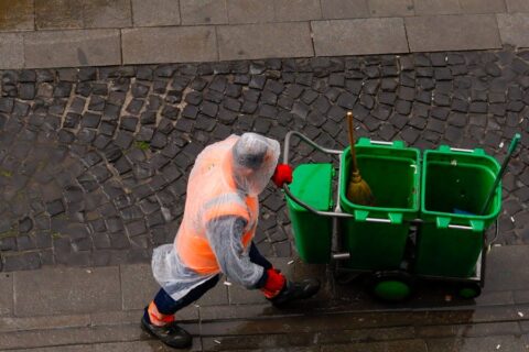 MOVE IN/OUT & AIRBNB UNITS